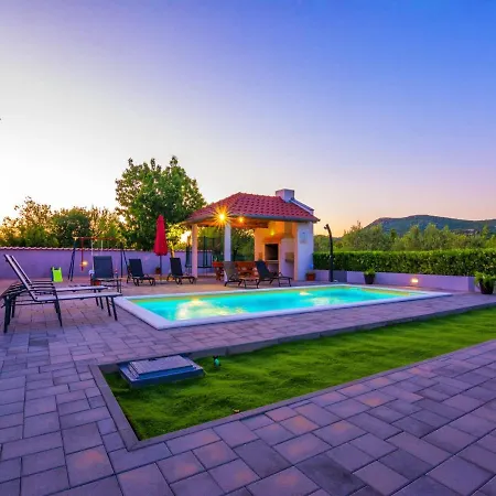 بيت للعطل Marinela فوديس